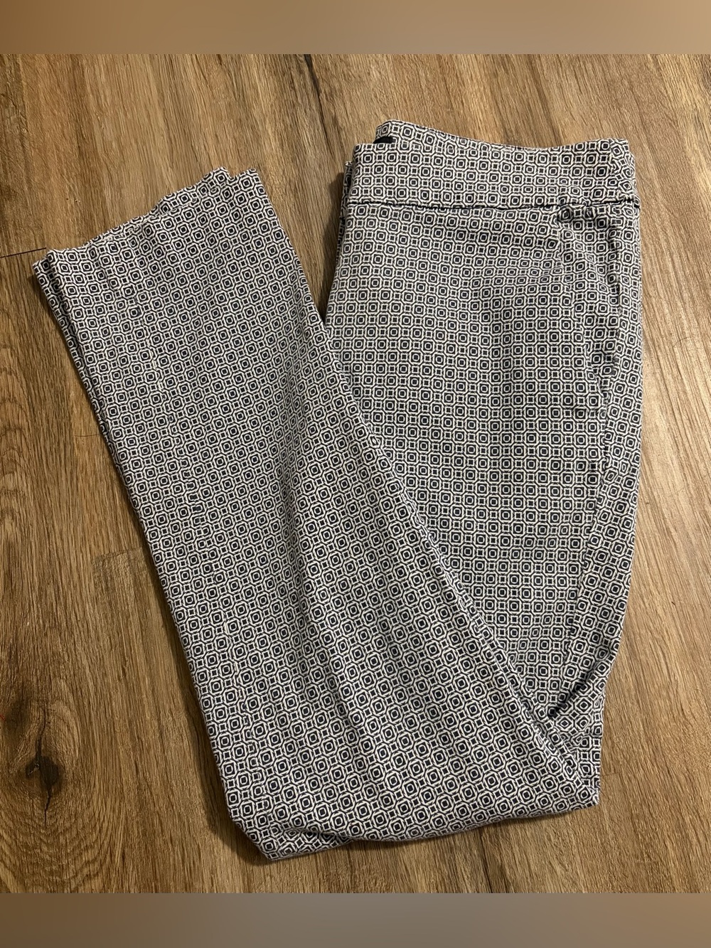 Adrienne Vittadini - Blue & White Geometric Pants - Size 6